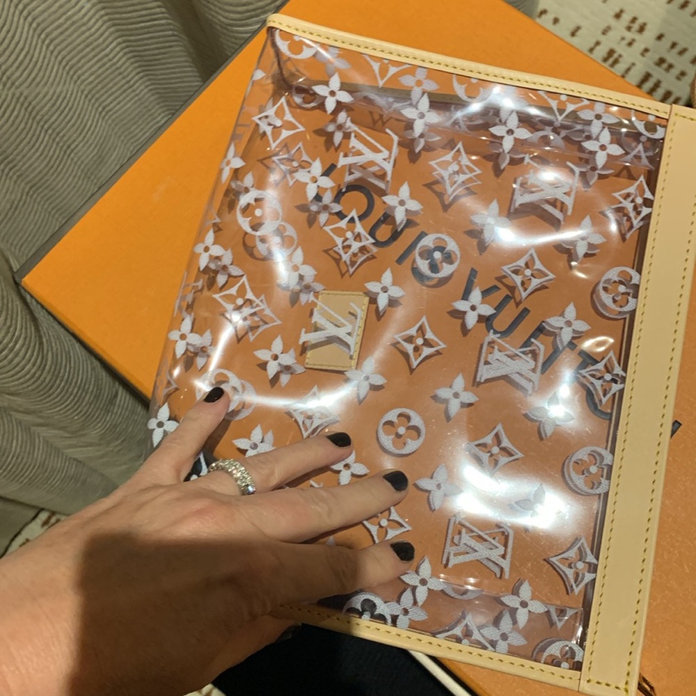 Absolutely stunning authentic new limited edition Louis Vuitton case,must have - Picture 1 of 17